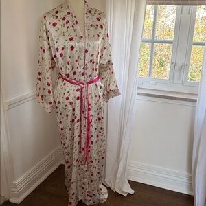 Natori Floral Satin kimono Robe - Pink and White